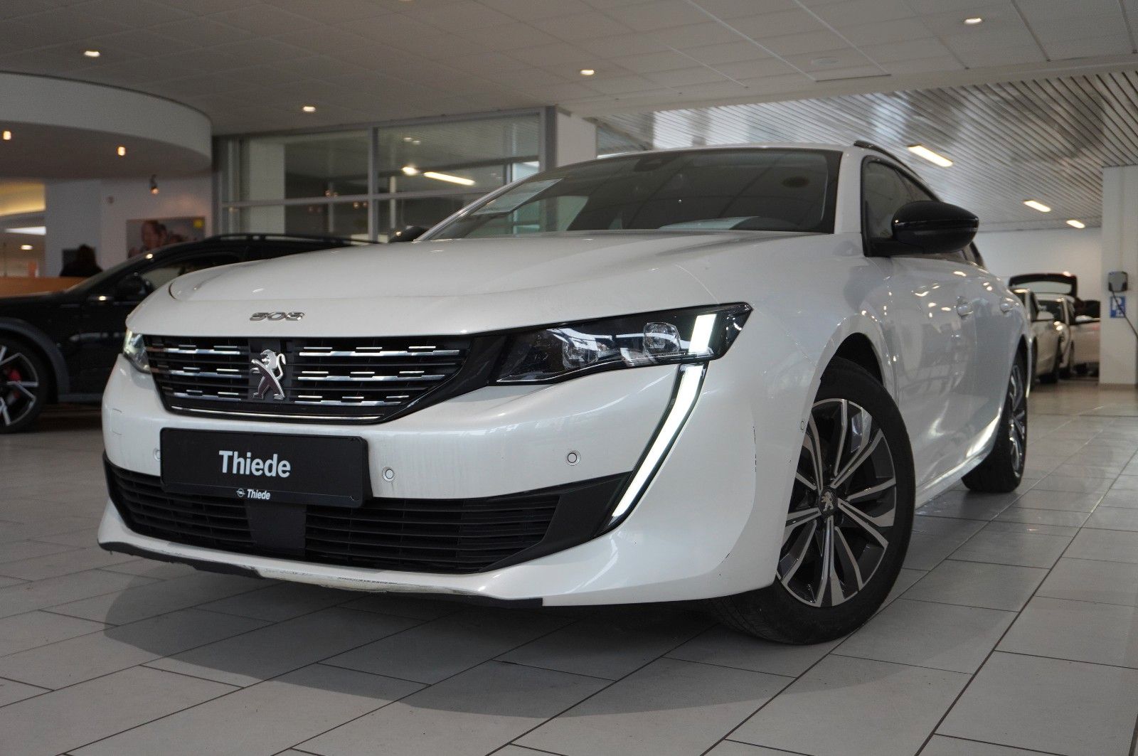 Fahrzeugabbildung Peugeot 508 SW 1.2T ALLURE PACK NAVI/LED/KAMERA/SHZ/VIRT