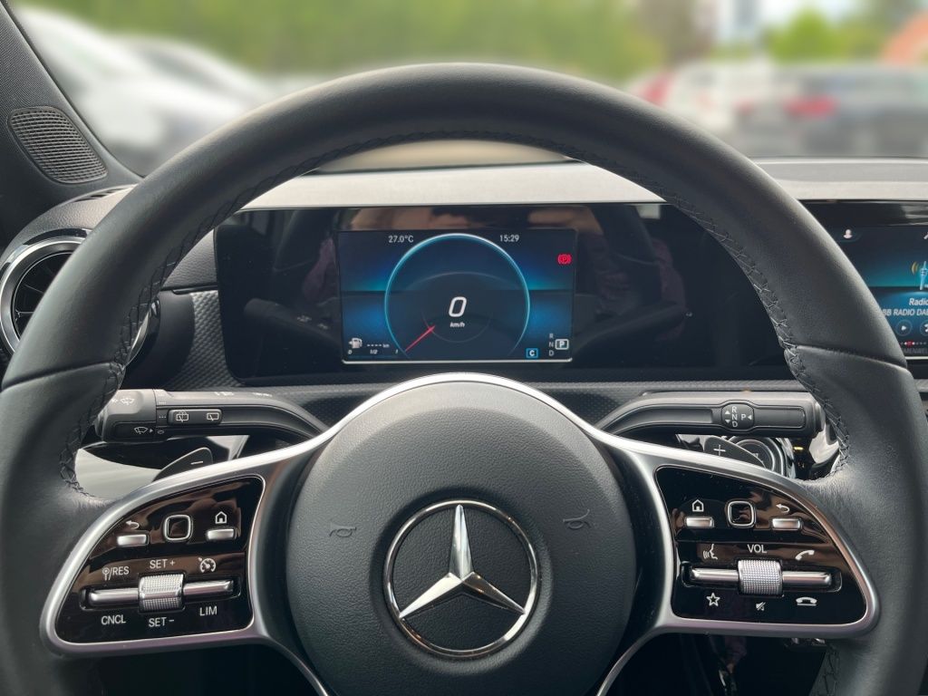 Fahrzeugabbildung Mercedes-Benz A 180 Progressive Navi LED SHZ SpurH KAM DAB