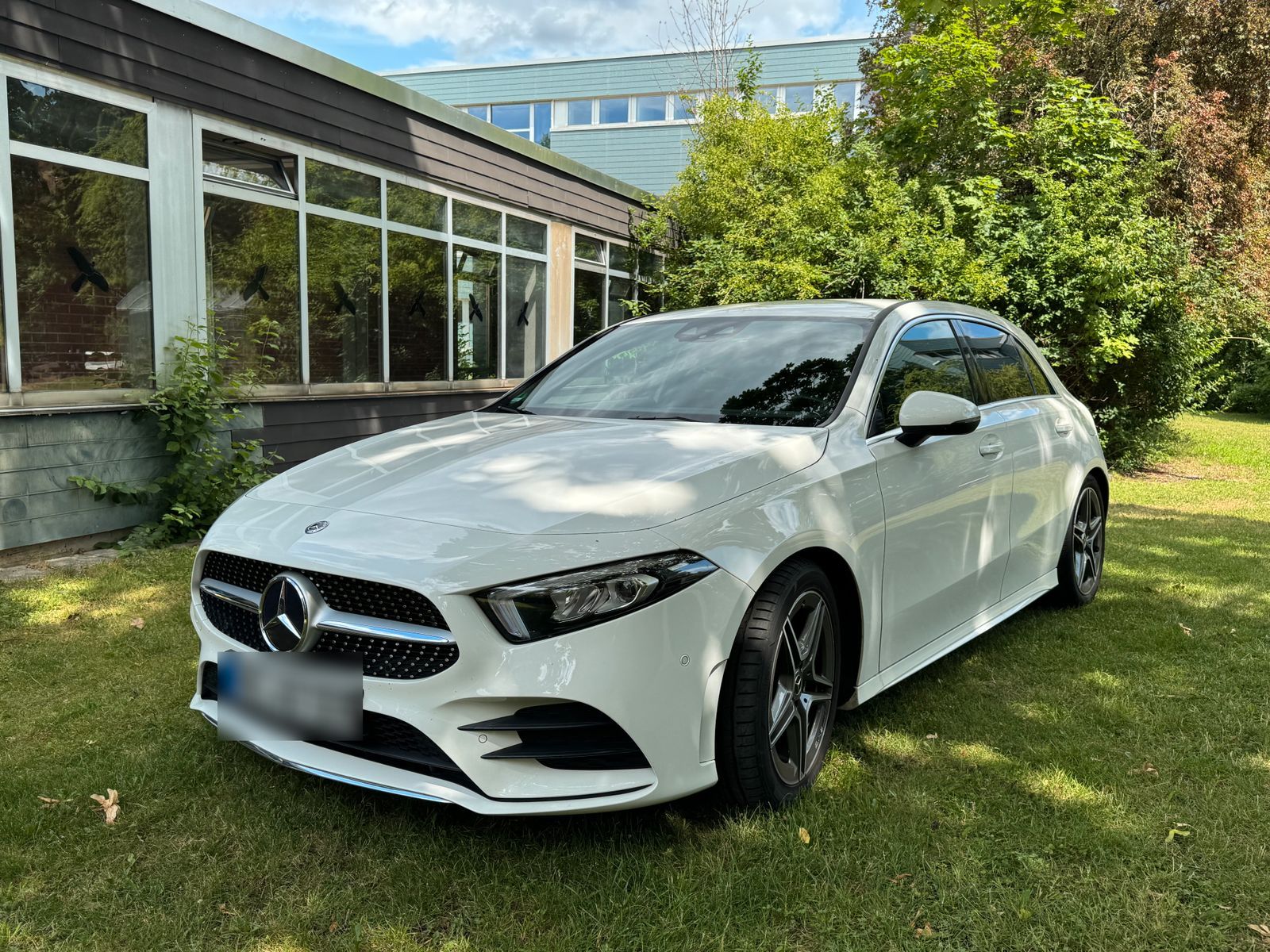 MERCEDES-BENZ Mercedes-Benz A200 AMG Line Wide-Screen Au...