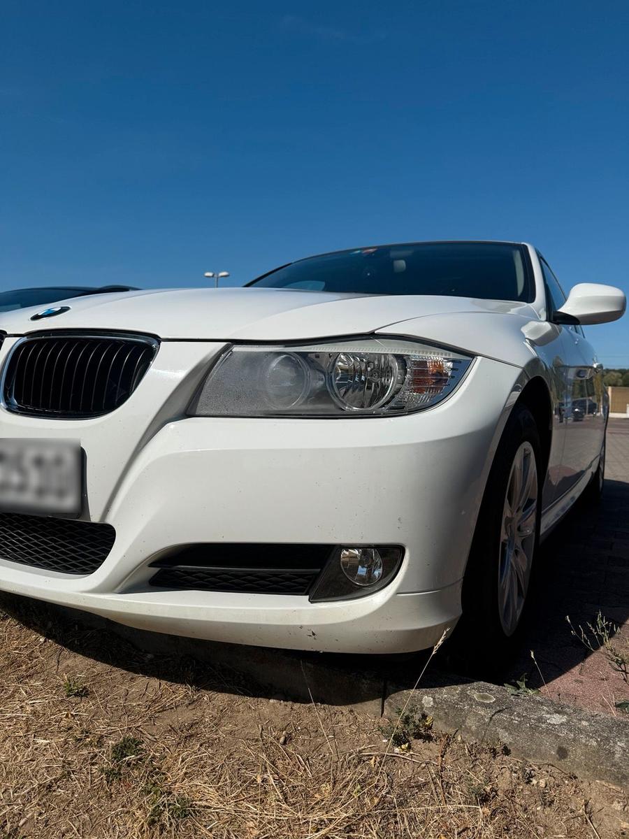 BMW 318 2011 — photo 7