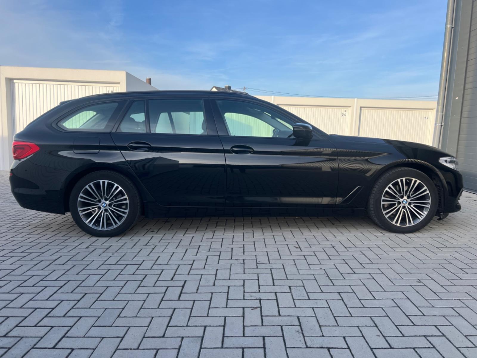 BMW 520 d Touring Sport Line*AHK*AMBIENTE*HEAD-UP*LE