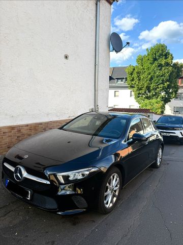 MERCEDES-BENZ A 180 - Progressive LED Pano Navi Kamera S