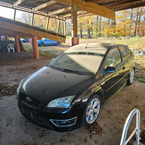 Ford Focus ST ANGEBOT 2900,- FEST BIS...