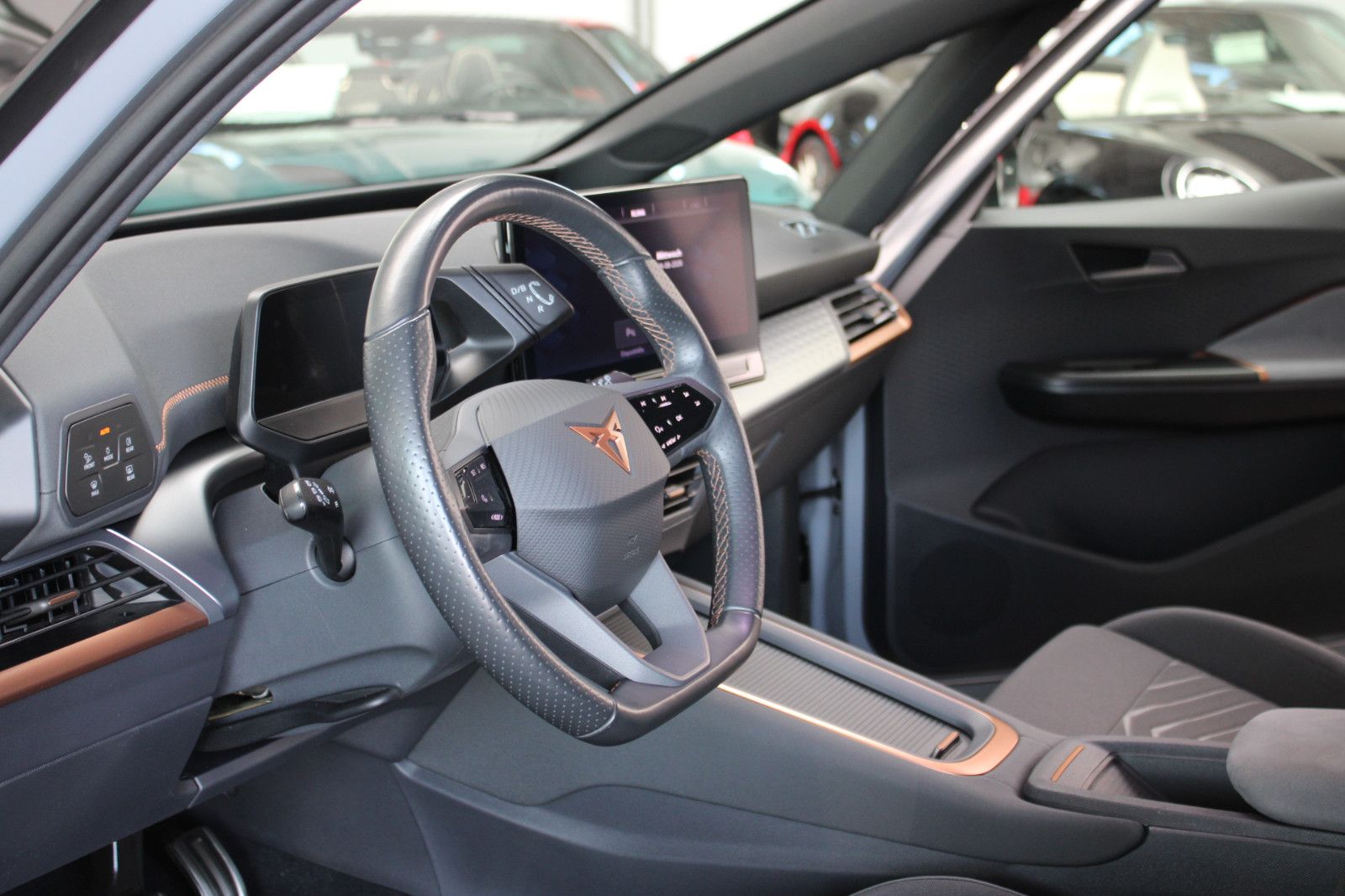 Cupra BORN 150 kW * VAPORGREY * #PILOT M #TECH L #19" imagem 2