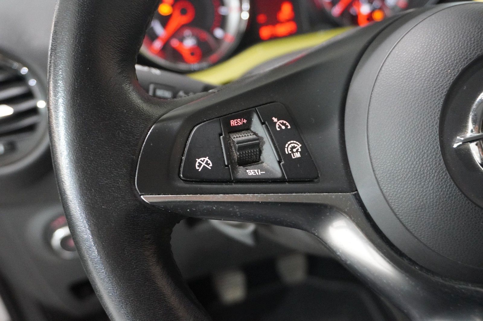 Fahrzeugabbildung Opel Adam 1.2 JAM KLIMA/SPORT/TEMP./USB/CITY/TOUCH