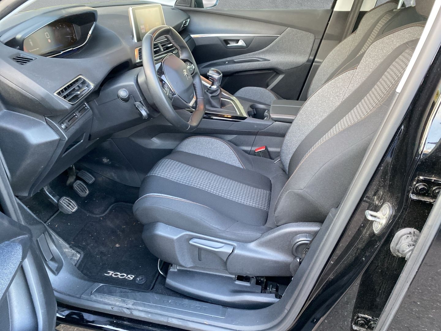 Fahrzeugabbildung Peugeot 3008 Active 1.2 PureTech 130 EU6d