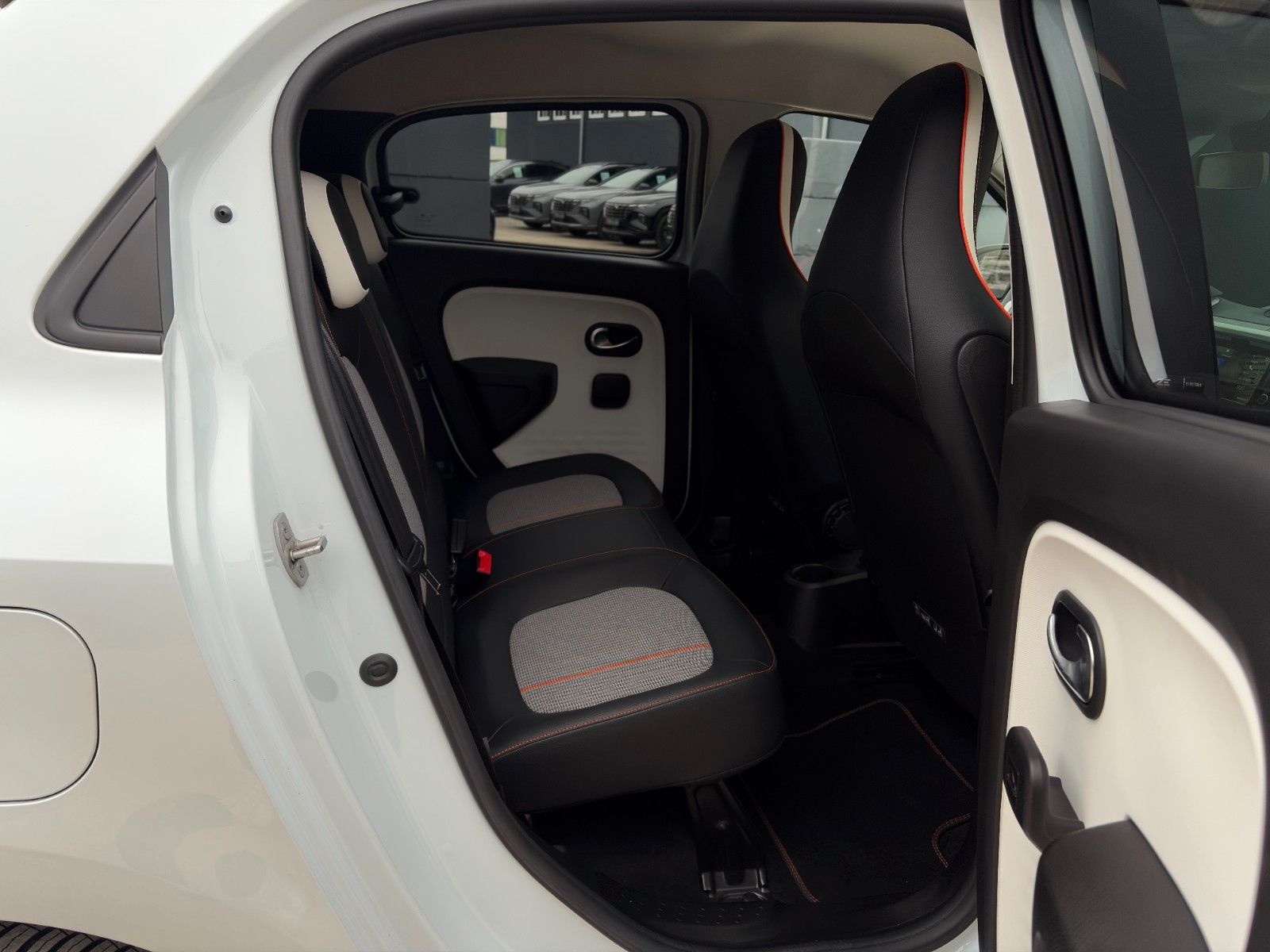 Fahrzeugabbildung Renault Twingo Vibes E Temp SHZ PDC R-Kam CarPlay Navi