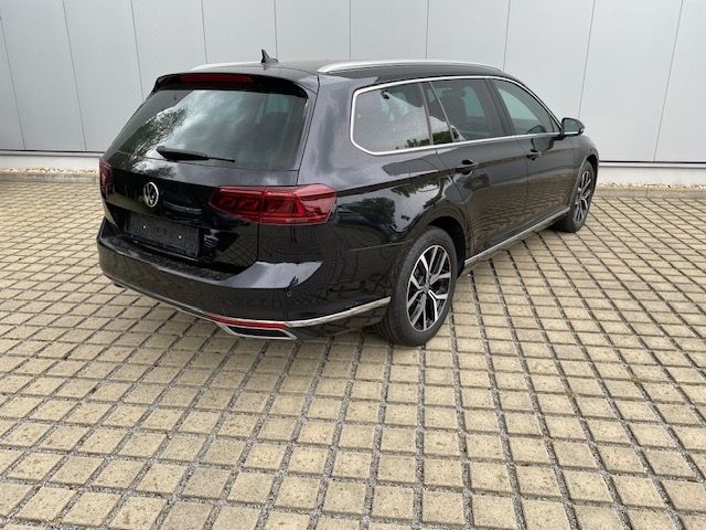 Passat Variant 2.0 TDI Elegance AHK/MATRIX/17-ZO