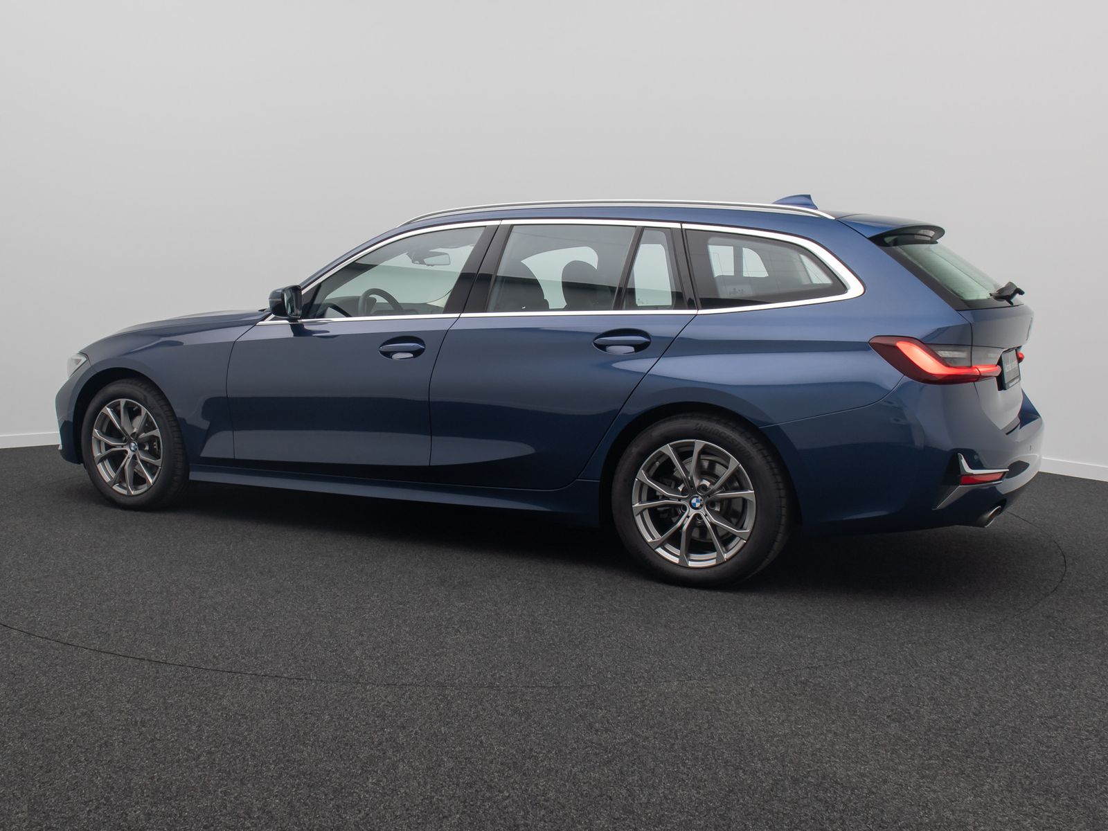 Fahrzeugabbildung BMW 318d Luxury Line DAB Alarm Geschwindigreg HiFi