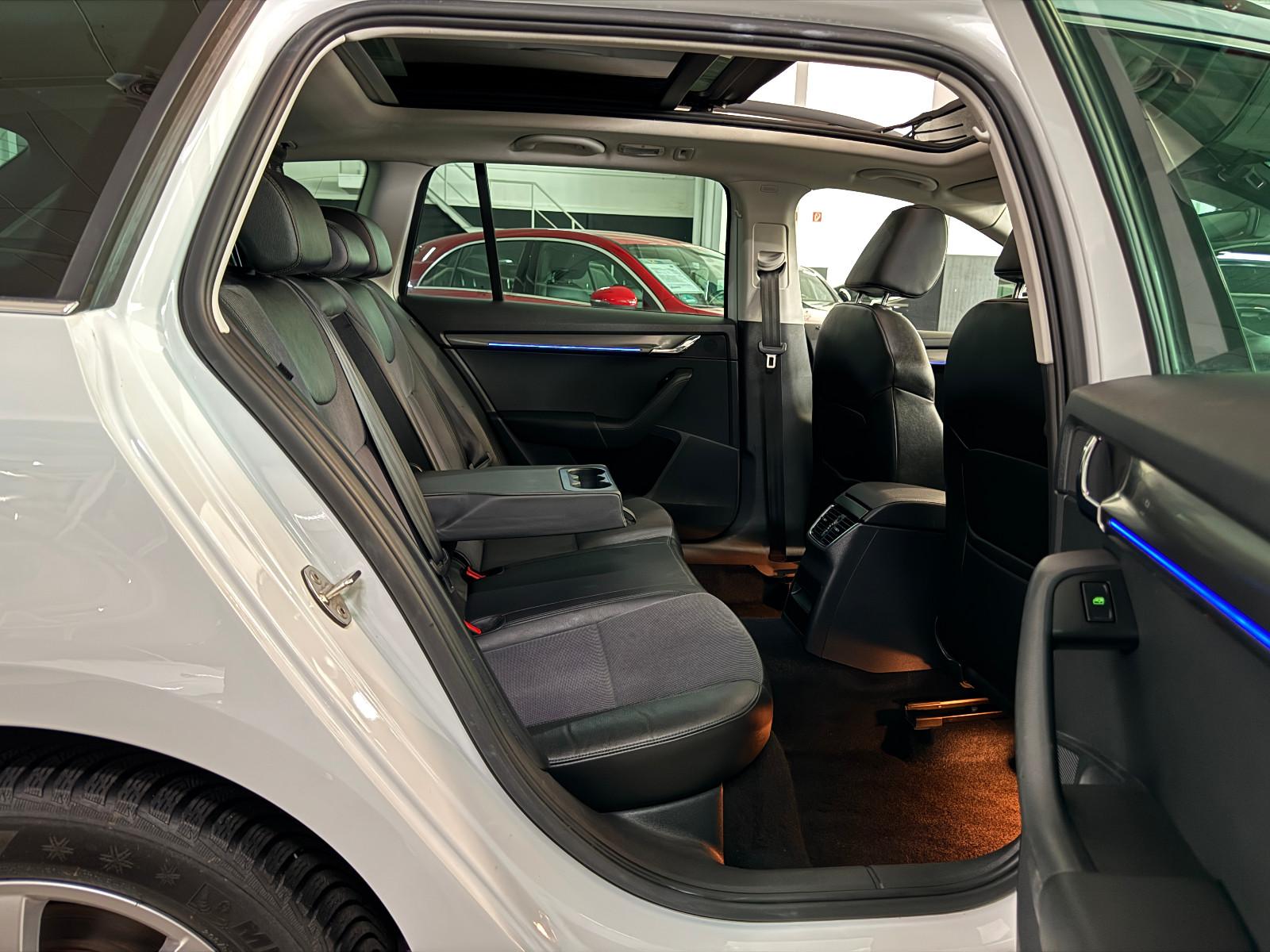 Skoda Octavia STYLE 4X4 PANO NEUER MOTOR / MEGA VOLL