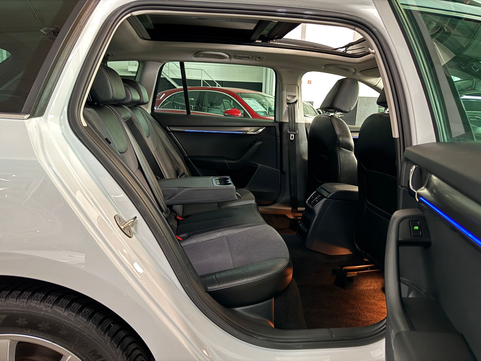 Fahrzeugabbildung SKODA Octavia STYLE 4X4 PANO NEUER MOTOR / MEGA VOLL