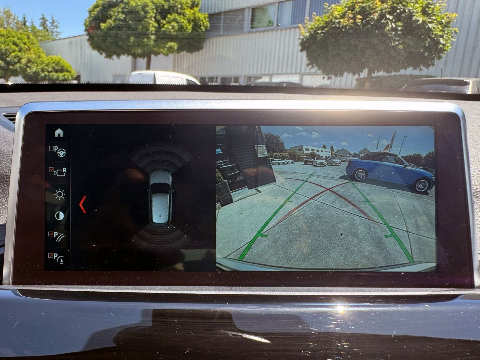 Fahrzeugabbildung BMW X1 xDrive 20i Sport-Line Temp. HUD PANO KAM PDC