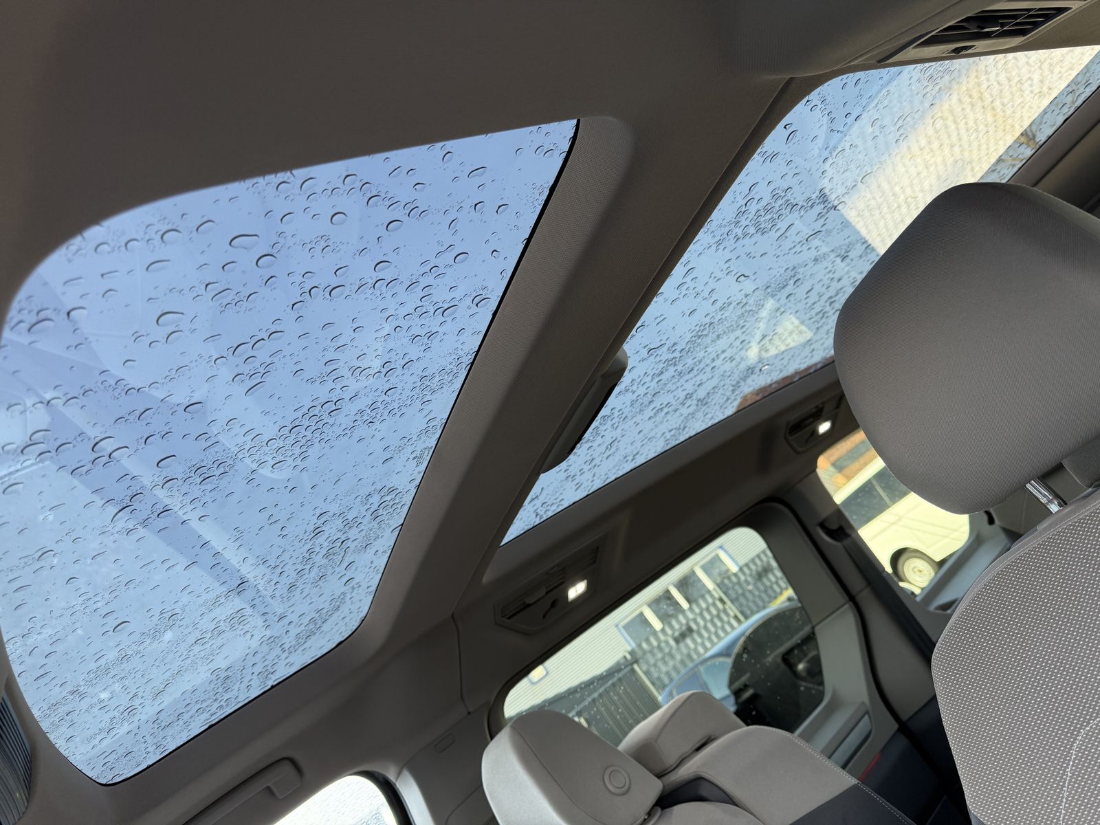 Fahrzeugabbildung Volkswagen T7 Multivan Energetic 6-Sitzer NAV+MATRIX+AHK+VC