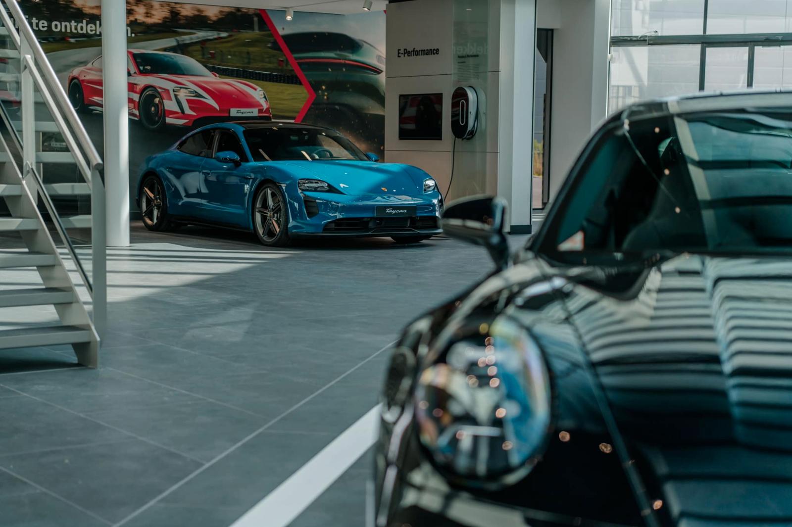 showroom-image-top
