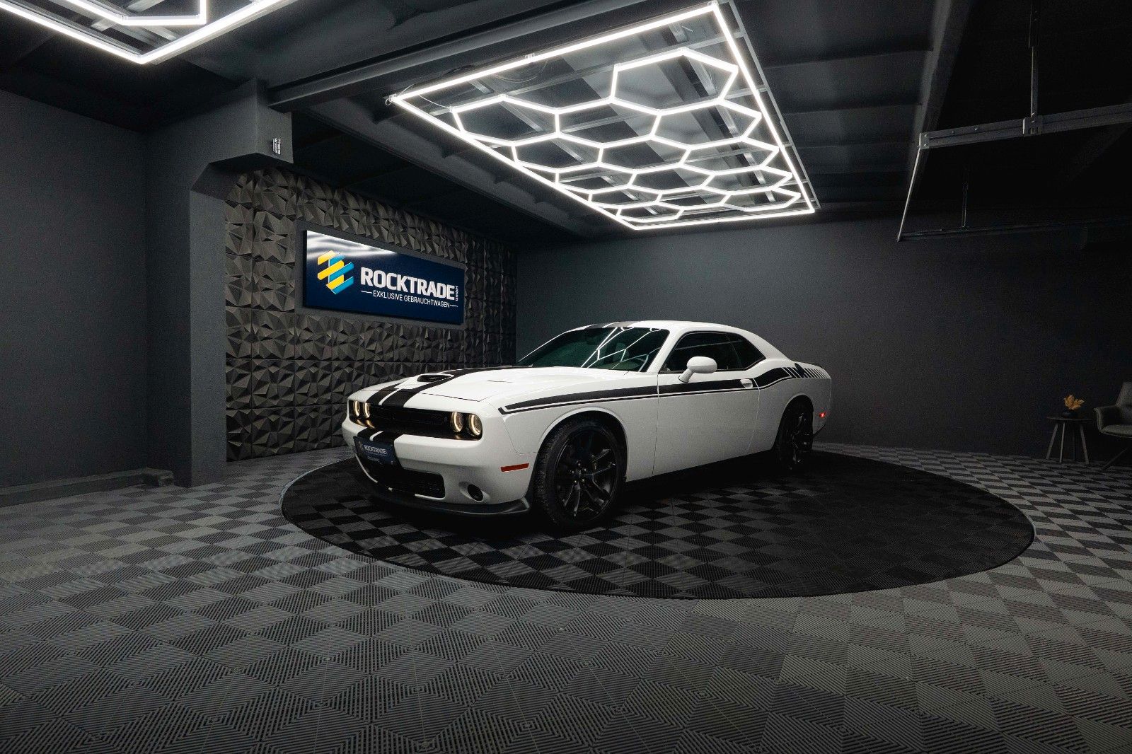 Fahrzeugabbildung Dodge Challenger 6.4 V8 SRT 392 R/T SCAT PACK Perform.