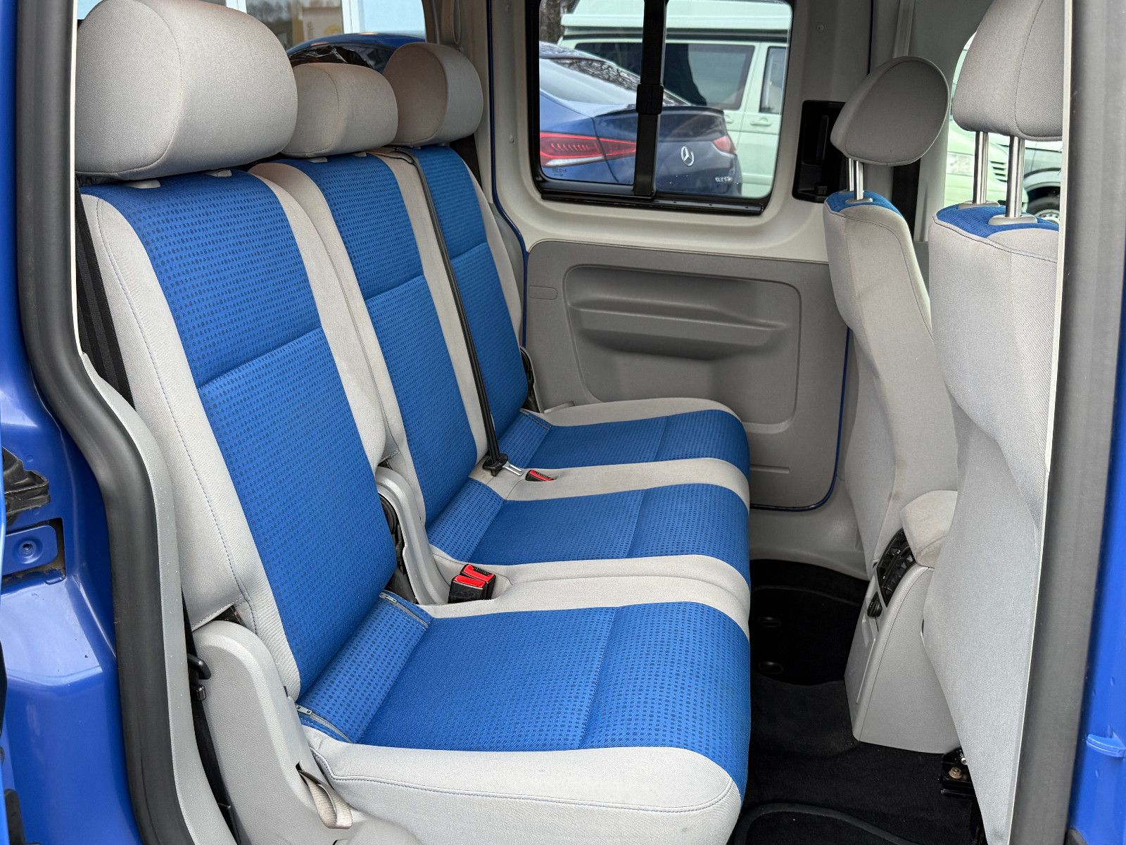 Fahrzeugabbildung Volkswagen Caddy Maxi Life 1.9 TDi DSG 7-Sitzer AHK PDC