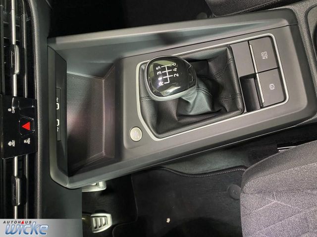 Golf VIII 1.0 TSI Move NAVI KLIMA PDC LED PANO