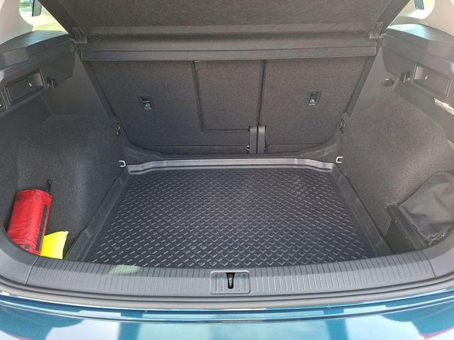 Tiguan 1.5 TSI Active *LED*AHK*NAVI*PANO*STANDH*