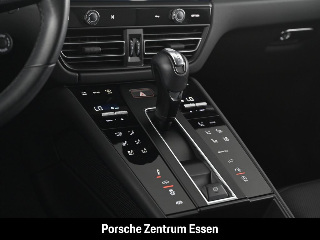PORSCHE Macan 2022