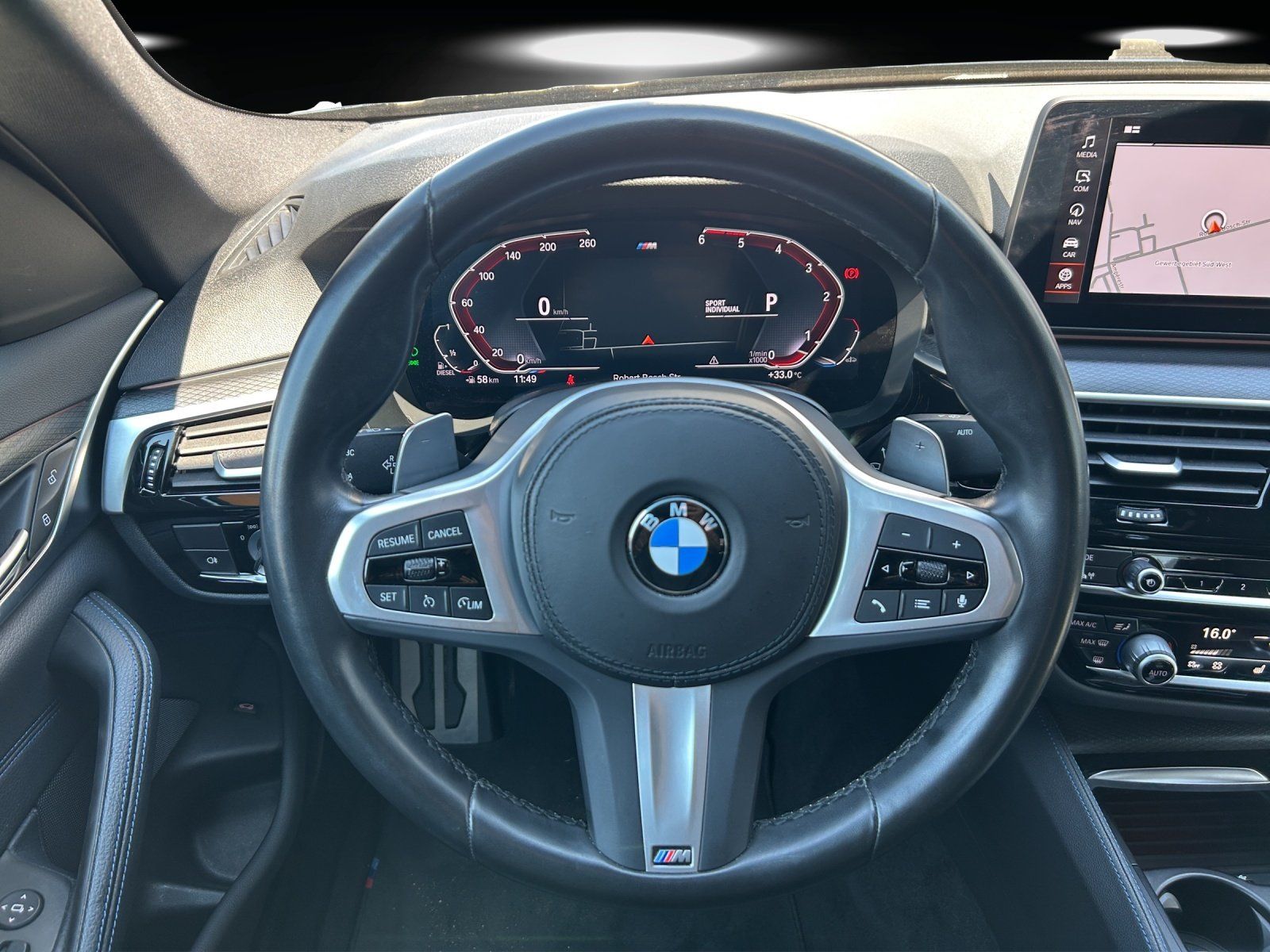 Fahrzeugabbildung BMW 530d Aut. M-Sportpaket/LIVE-COCKPIT/KAMERA/LED/