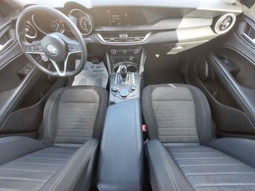 Alfa-Romeo Stelvio - 8