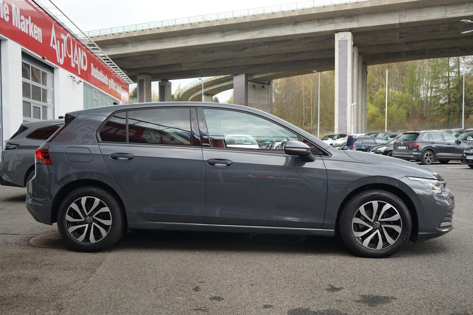 Volkswagen Golf VIII 1.5 TSI Life LED Navi Sitzheizung DAB