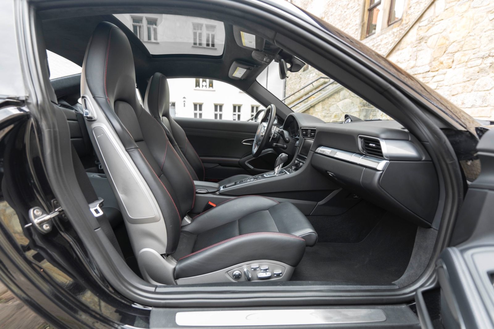 Fahrzeugabbildung Porsche 911 Carrera S Coupe PASM PDCC KAM NAV MEM SAGA