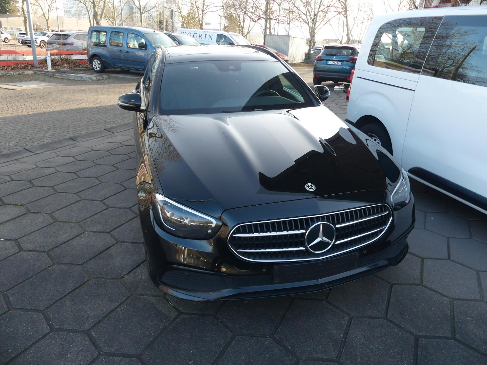 Mercedes-Benz E 300de AVANTGARDE PANO LF Keyless AHK Night Pak