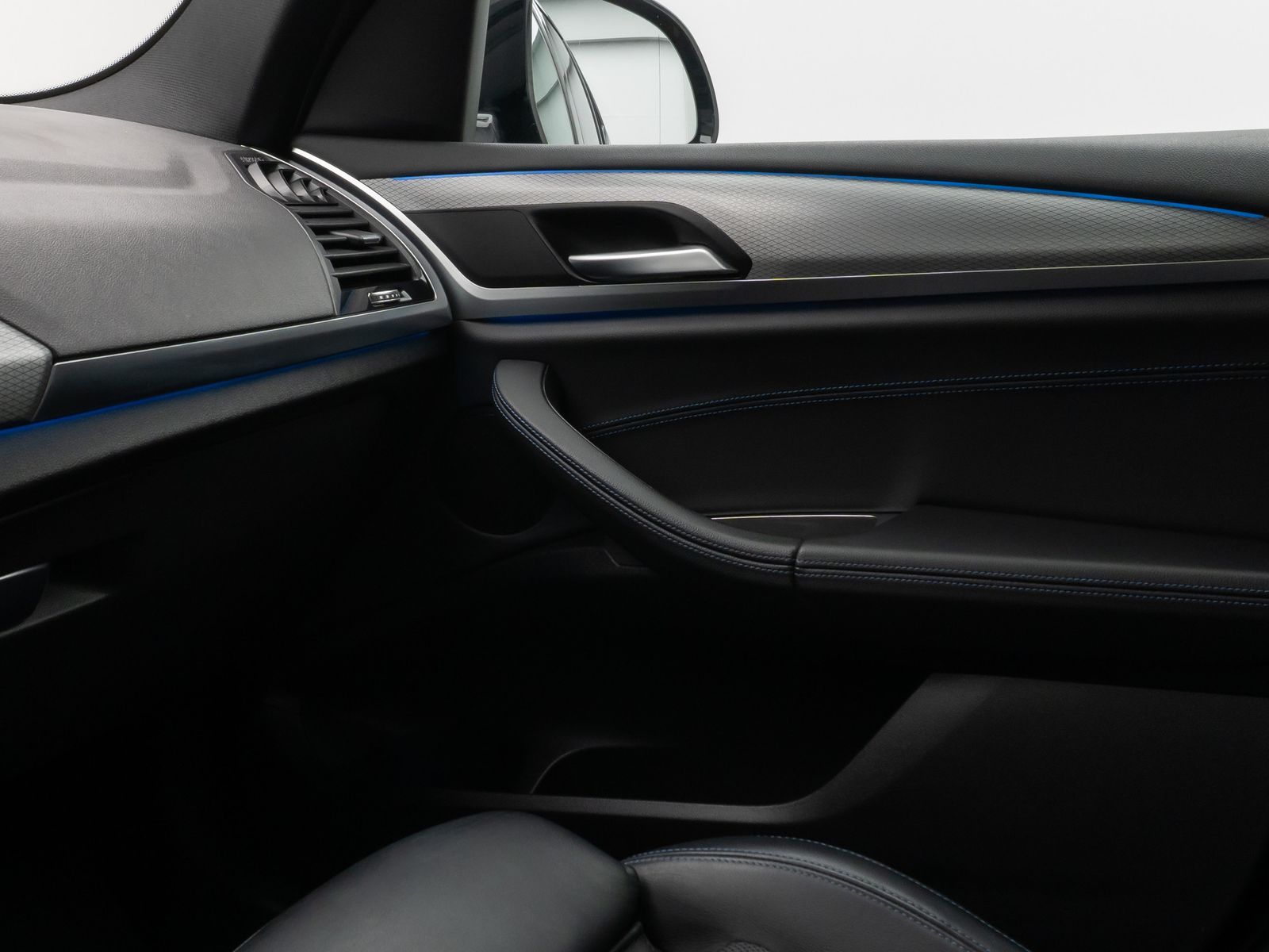 Fahrzeugabbildung BMW X3 xD30e M Sport DAB CockPit+ PDC AHK LED 19Zoll