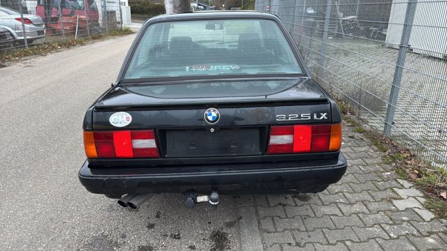 BMW 325IX  Shadow line  Sportsitze  ESSD Keine E-Mai