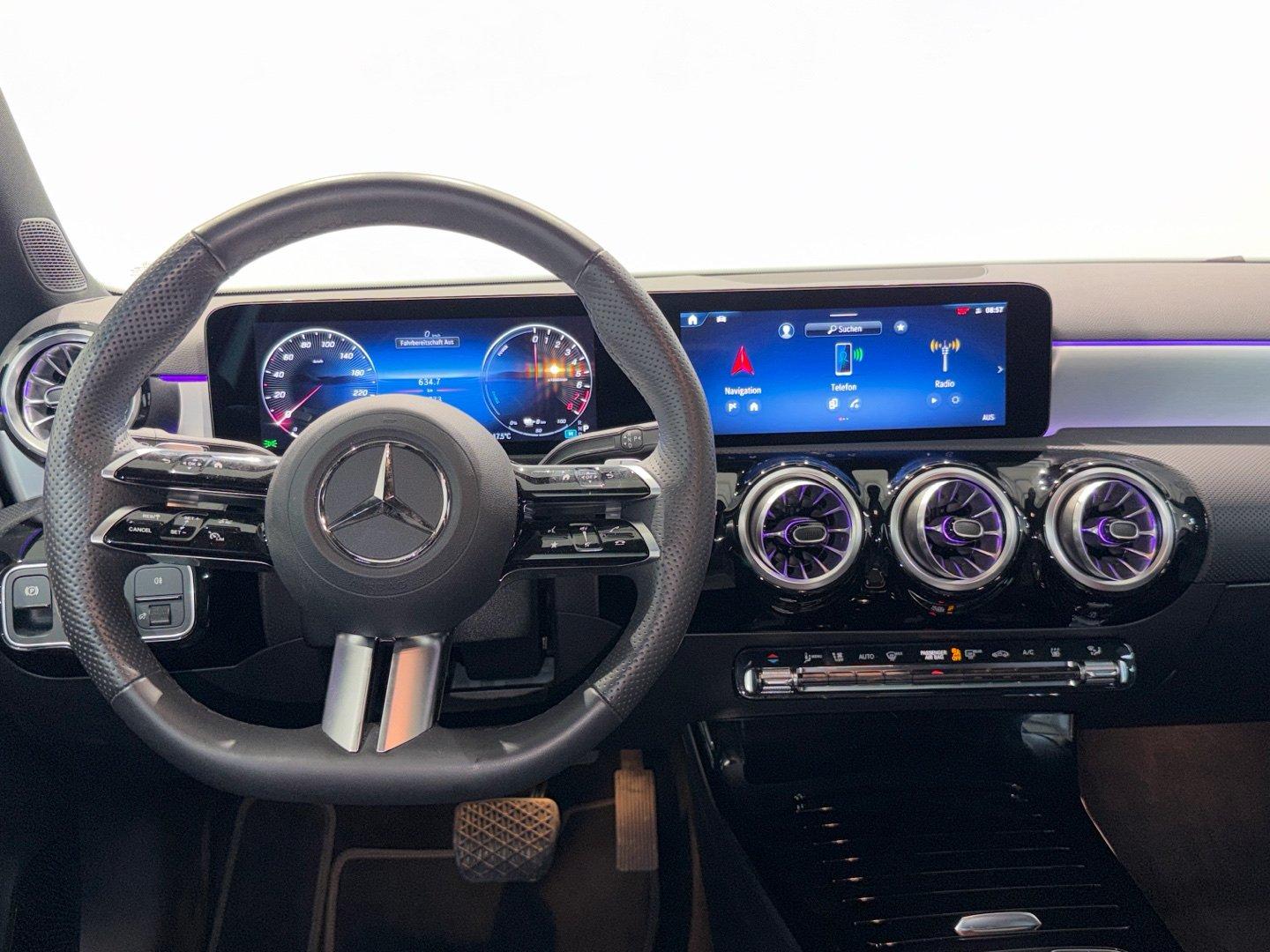 Mercedes-Benz A 250 e AMG Advanced Plus Night Ambiente LED AHK