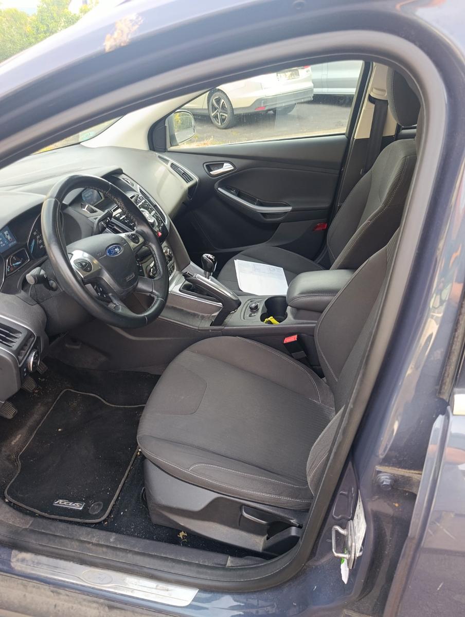 Ford Focus 2011 — photo 9