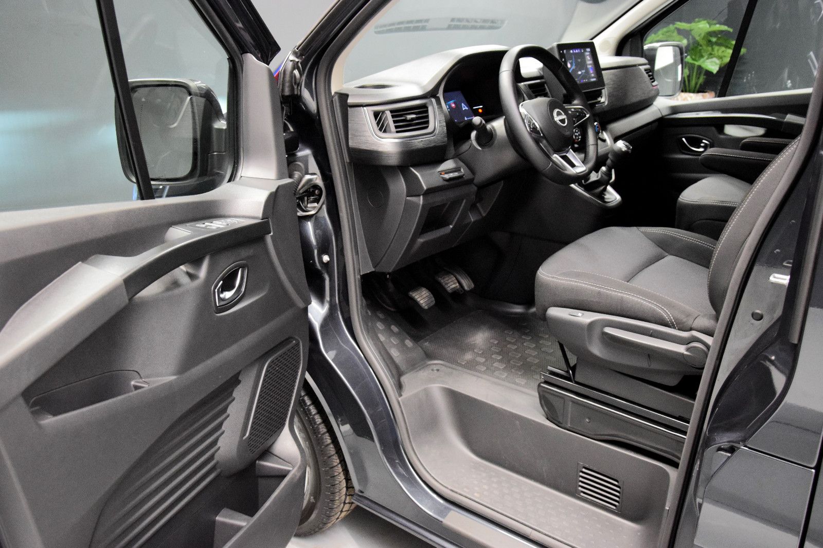 Fahrzeugabbildung Renault Trafic / Nissan Primastar LED 8-Sitze