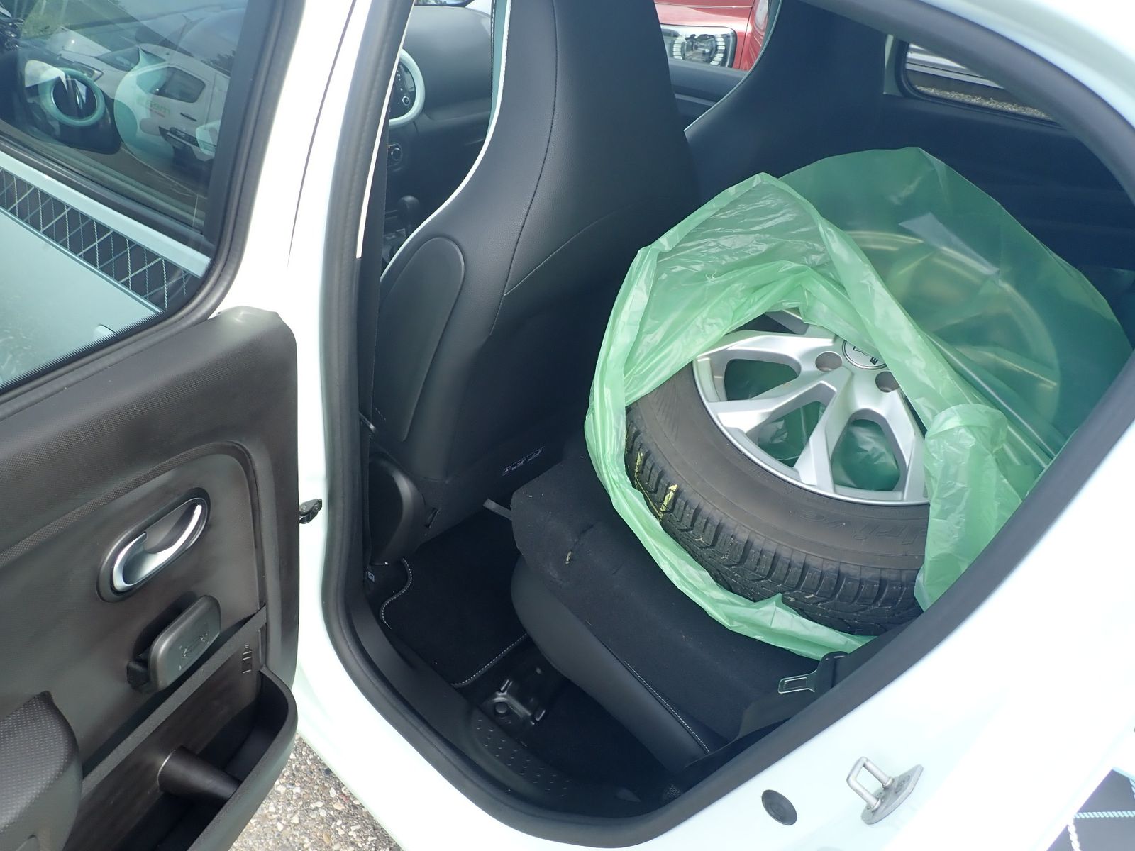 Fahrzeugabbildung Renault Twingo La Parisienne TCe 90 EDC