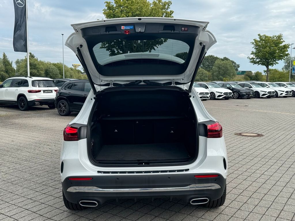 Mercedes-Benz GLA 220 d 4M AMG Premium Distro Burmester Leder