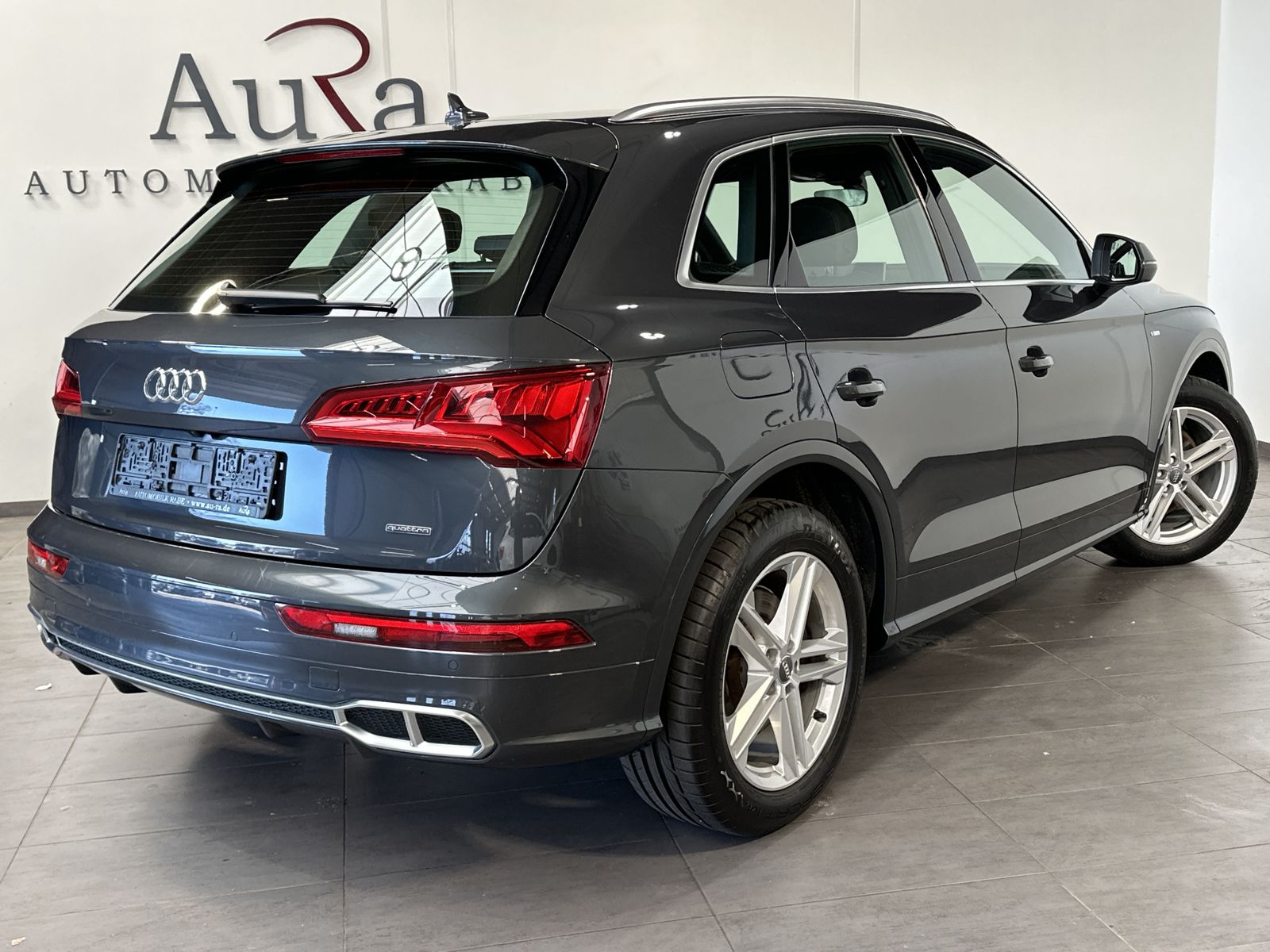 Fahrzeugabbildung Audi Q5 55 TFSI e Quattro S-Line NAV+LED+LUFTFEDERUNG