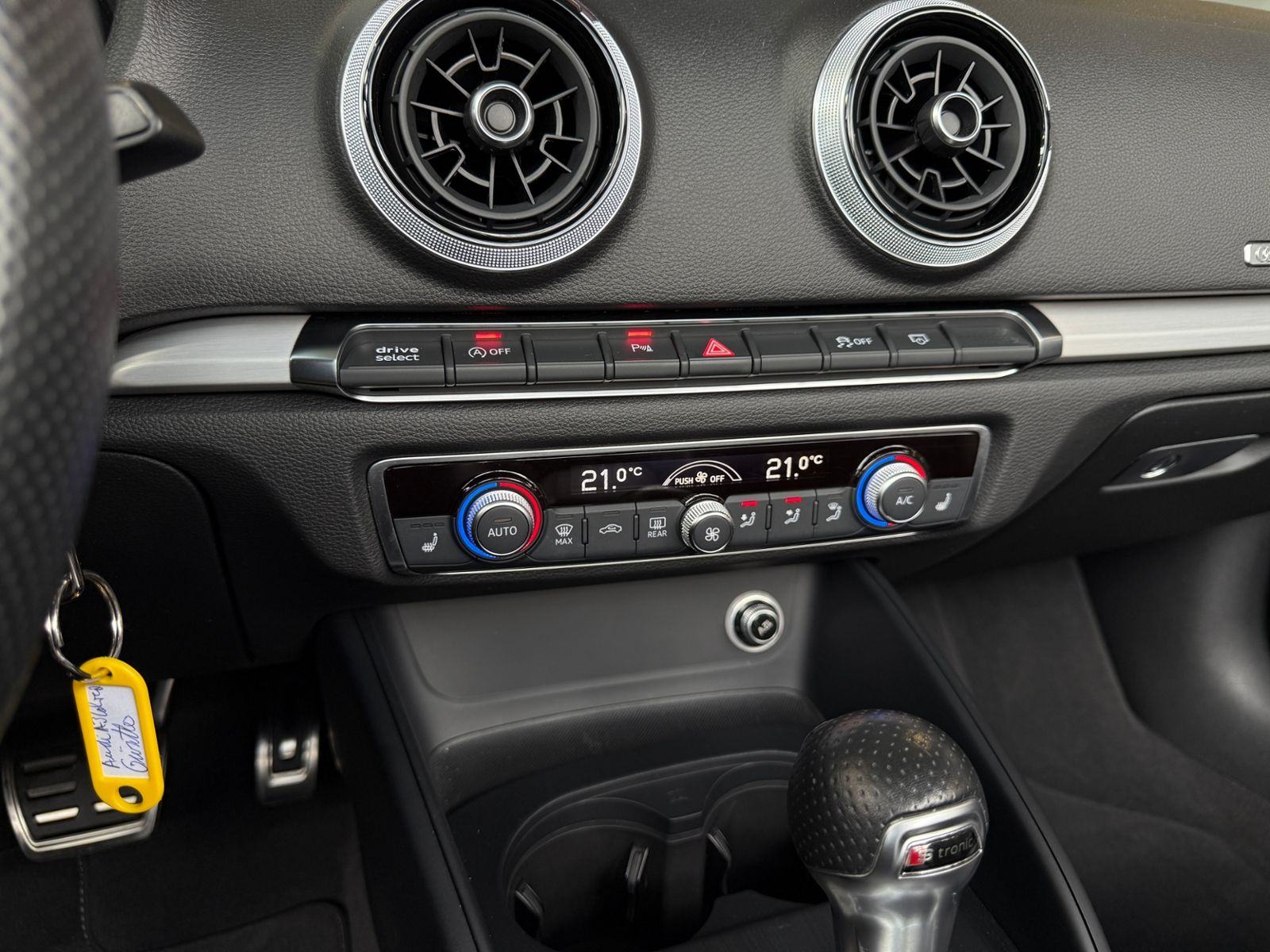 Fahrzeugabbildung Audi A3 Cabriolet S-Line LED NAVI ALU