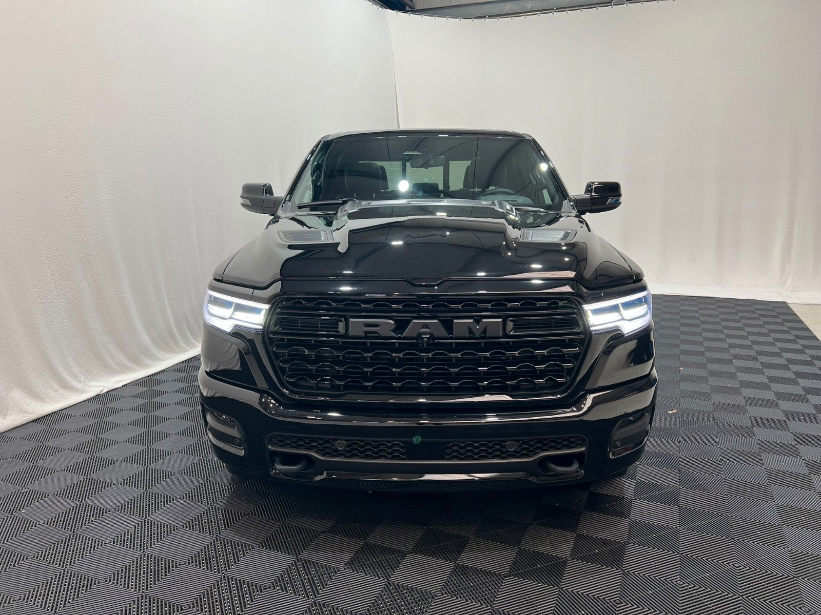 Fahrzeugabbildung Dodge RAM 1500 Limited Night  H/O 3.0L / MFT