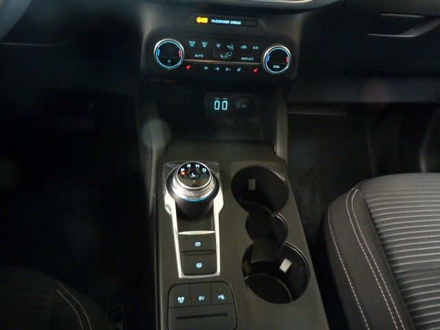 Fahrzeugabbildung Ford Kuga Plug-In Hybrid Titanium Navigation/ Winterp