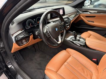 BMW 530 D Touring xDrive Sport Line+LED+StHz+Virtual