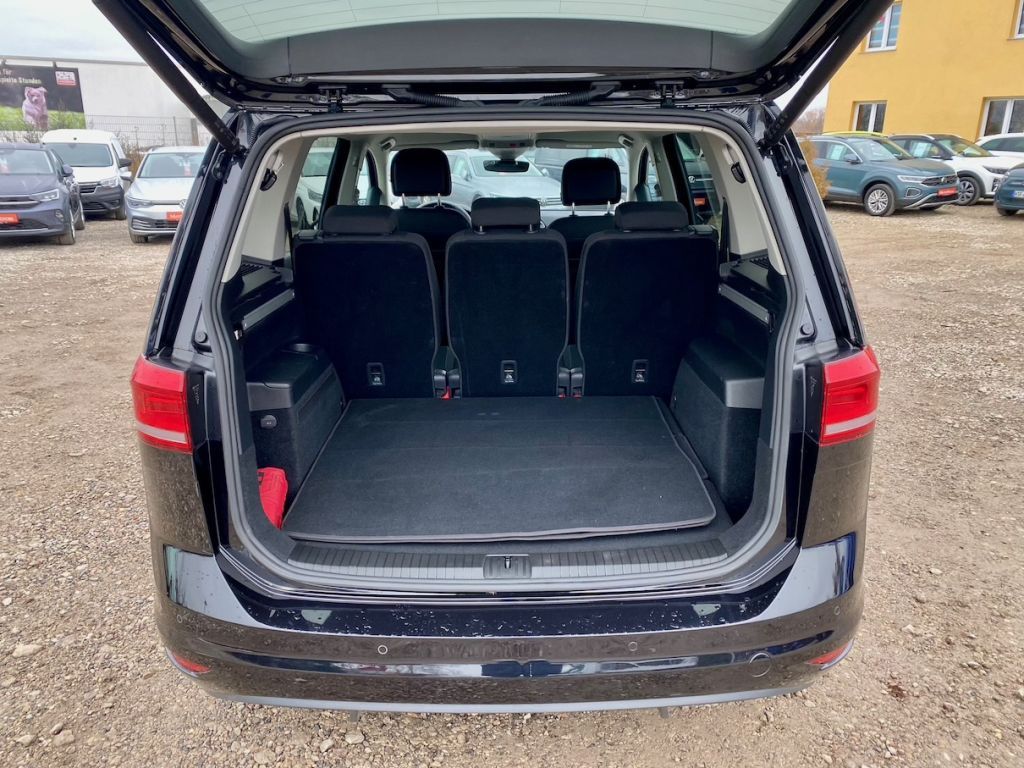 Fahrzeugabbildung Volkswagen Touran 1.5 TSI DSG 7-SITZER AAC AHK LED NAVI
