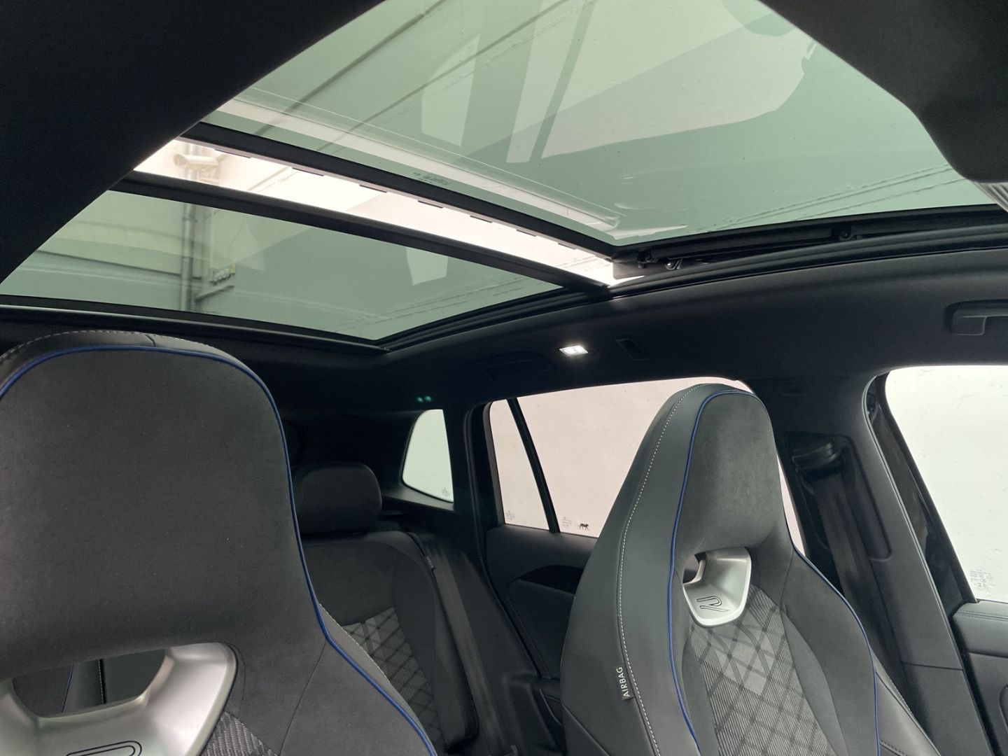 Tiguan 2.0 TDI R-Line 4Motion AHK/Pano/360°Kamer