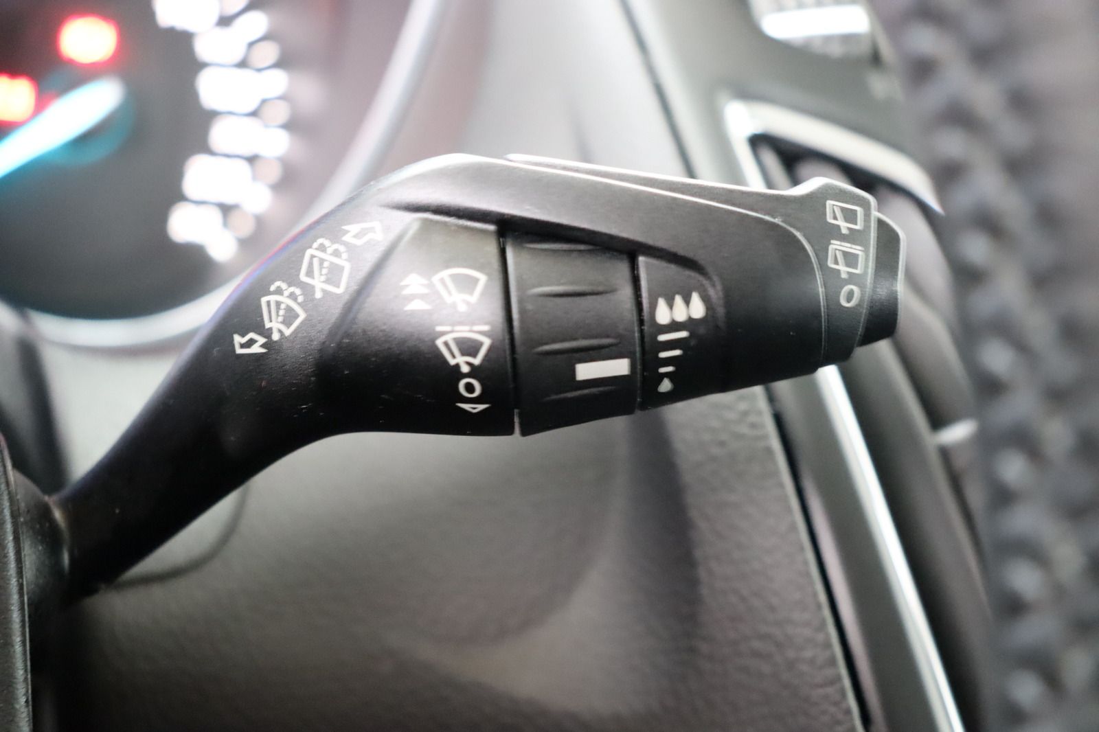 Fahrzeugabbildung Ford Focus 1.0 Ecoboost * SHZ * Tempomat