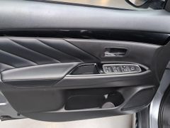 MITSUBISHI Outlander PHEV Spirit 4WD Scheckheft Mitsubishi