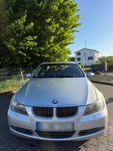 BMW e90 330i - BMW 330 aus 2005: 330i