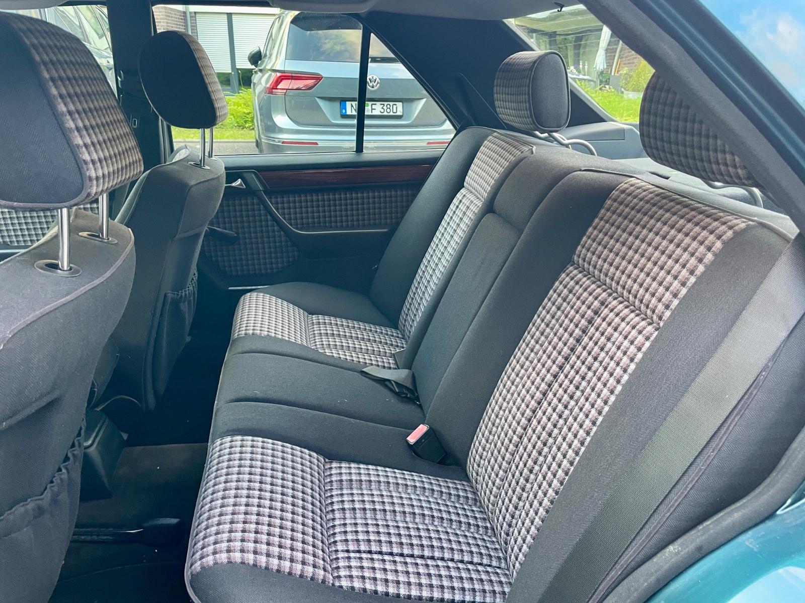 Mercedes-Benz E 200 aufwändig teilrestauriert - Herbstrabatt