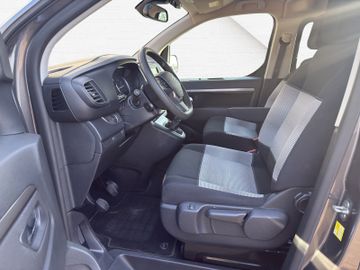 Fotografie des Citroën SpaceTourer elektrische Türen Xenon Kamera