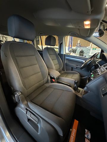 MYAUTOCENTER – Gebraucht- und Jahreswagen mit Werkstattservice in Pfaffenhofen Volkswagen Touran Comfortline BMT *1.HAND*AHK*TEMPO*KLIMA*