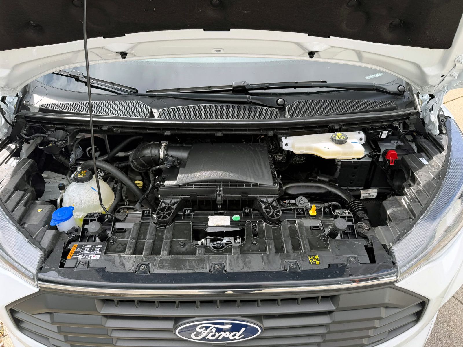 Fahrzeugabbildung Ford Transit Custom Kasten 320 L2 Trend ACC KAM AHK