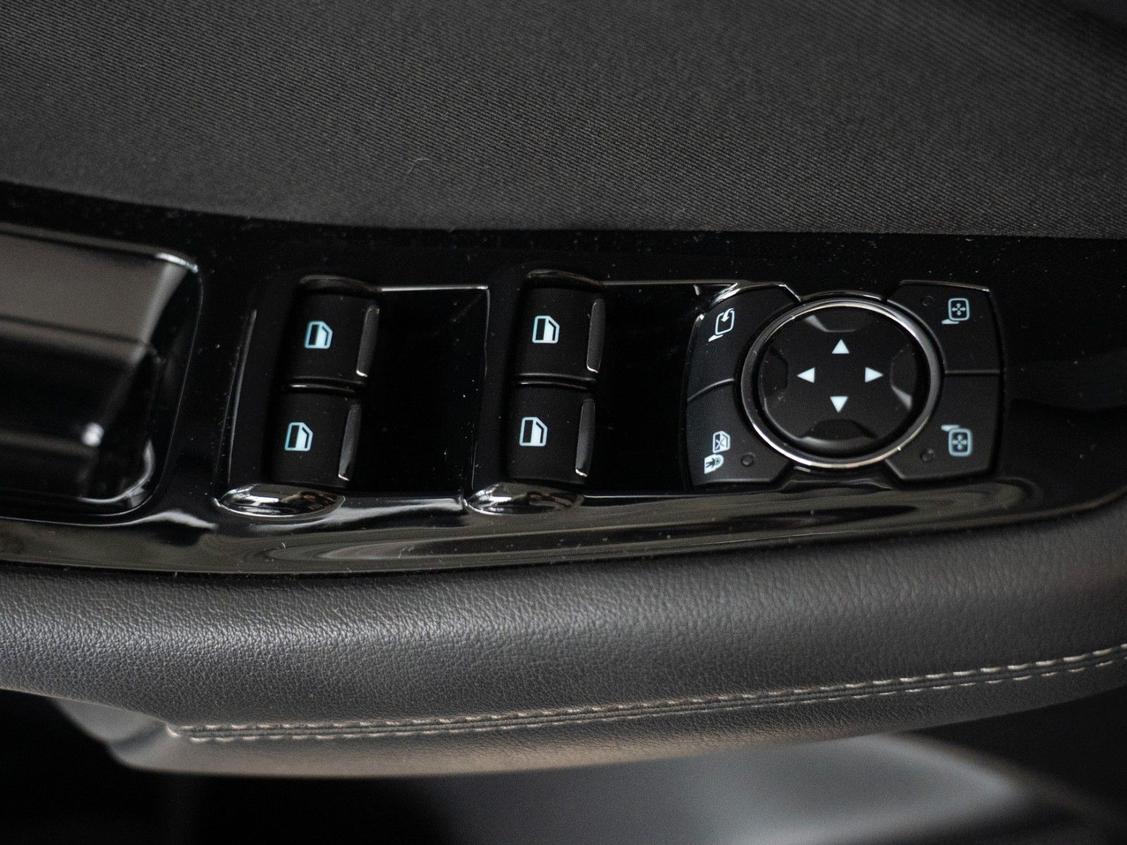 Fahrzeugabbildung Ford Galaxy Titanium/NAVI/AUTOMATIK/7-SITZER/WINTER